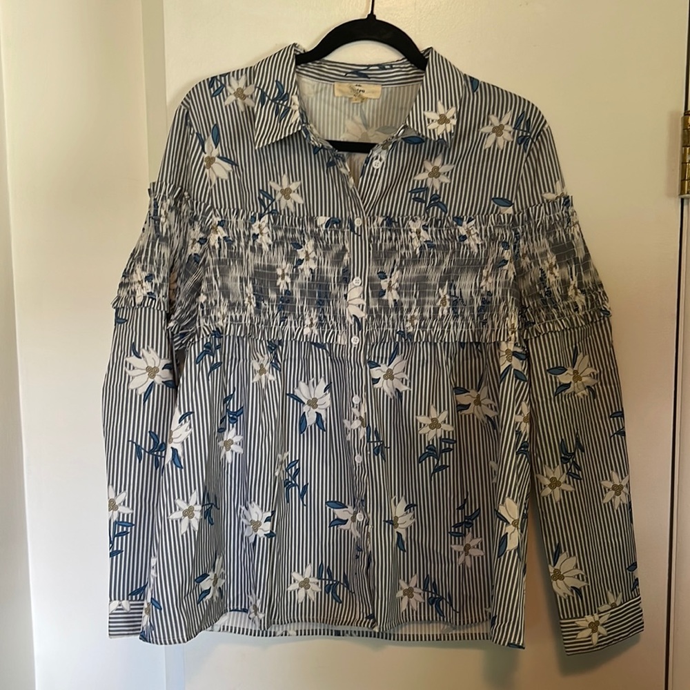 Unique long sleeves women’s top size Large